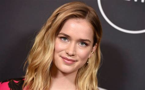 elizabeth lail net worth.